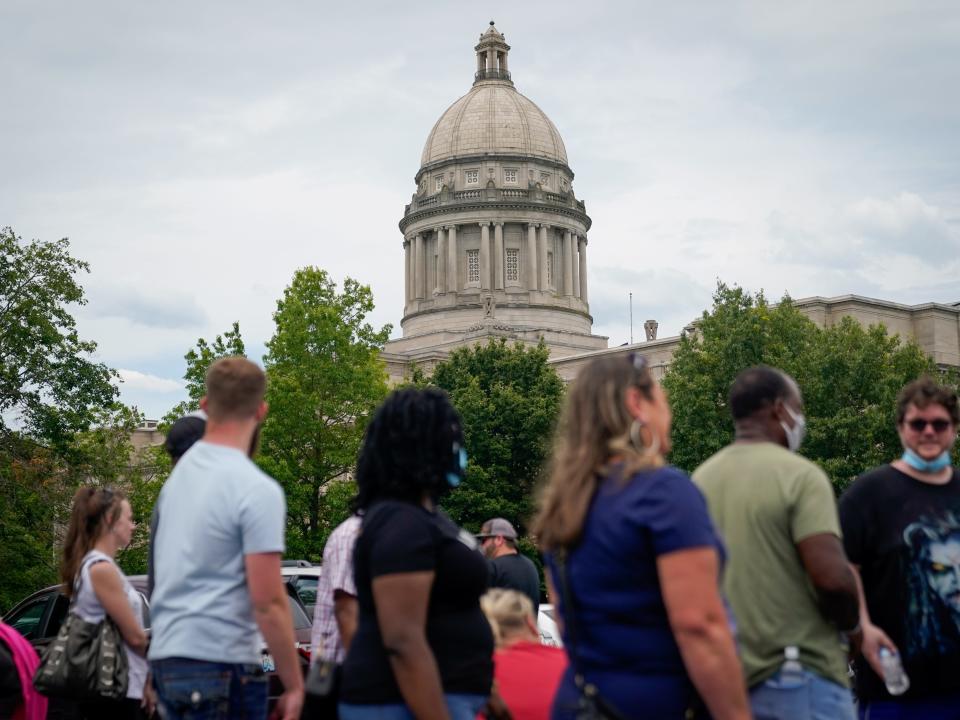 People line up outside a temporary unemployment office established by the Kentucky Labor Cabinet at the State Capitol Annex in Frankfort, Kentucky, U.S. June 17, 2020. REUTERS/Bryan Woolston