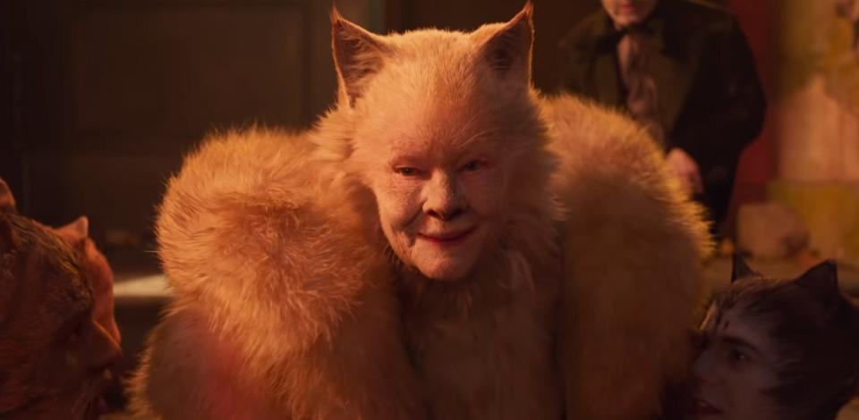 Old Deuteronomy with multiple other cats in "Cats" (2019)