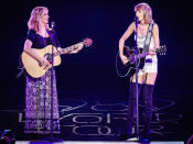 Think of the <i>1989 World Tour</i> stage as a really, really big coffee shop, Phoebe! The <i>Friends</i> alum brought back <i>Smelly Cat</i> – a song she says she hasn't performed since the series ended – and the only thing missing from their L.A. duet was Swift's own cat squad.