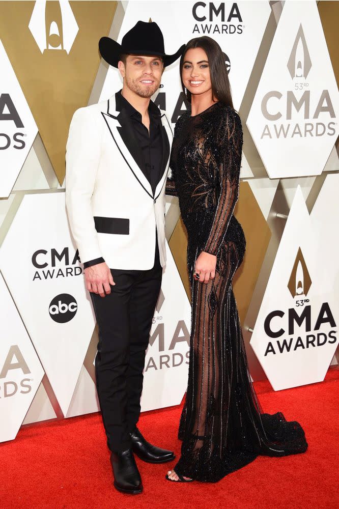 Dustin Lynch Met His Girlfriend Kelli Seymour by Sliding Into Her