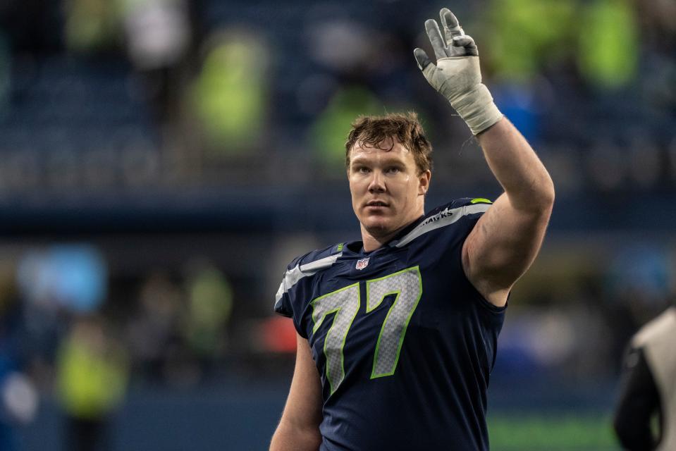 Seattle Seahawks offensive lineman Ethan Pocic waves to fans after an NFL football game against the Detroit Lions, Sunday, Jan. 2, 2022, in Seattle.  The Cleveland Browns have agreed to terms with free agent center Pocic, Tuesday, March 29, 2022, who will compete with Nick Harris for the starting job. (AP Photo/Stephen Brashear, File)