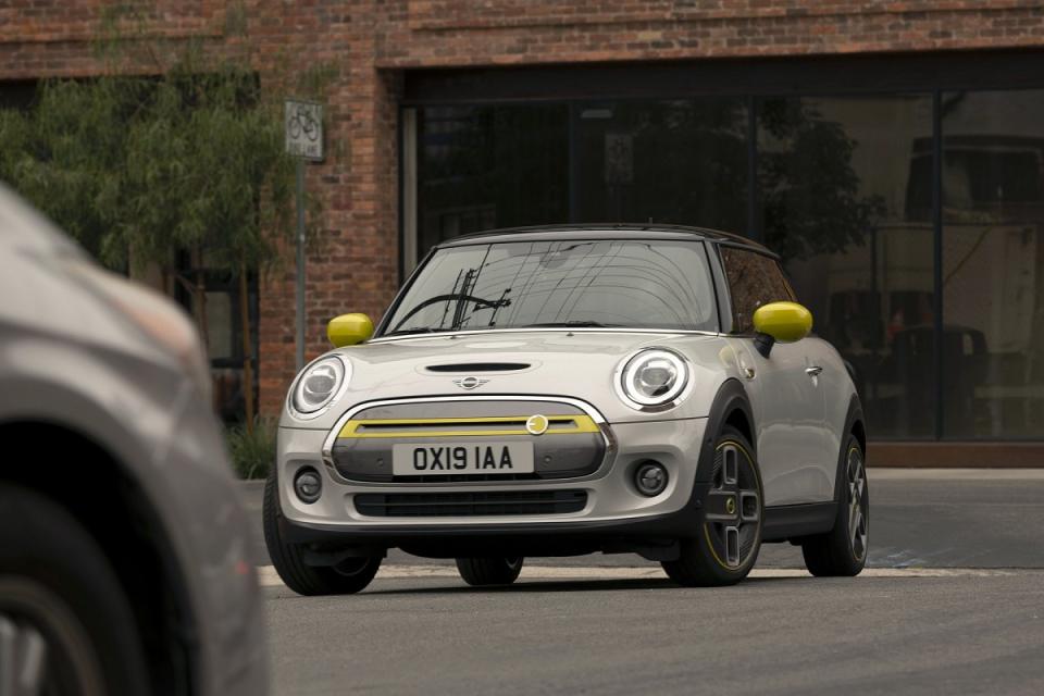 b118574c-2020-mini-cooper-se-launched-3.jpg