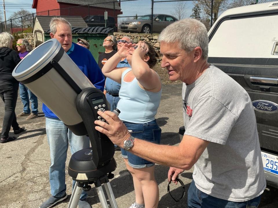 Plymouth resident John Bentley prepares his Celestron NexStar telescope for the solar eclipse in the parking lot of Stella’s Black Dog Tavern.