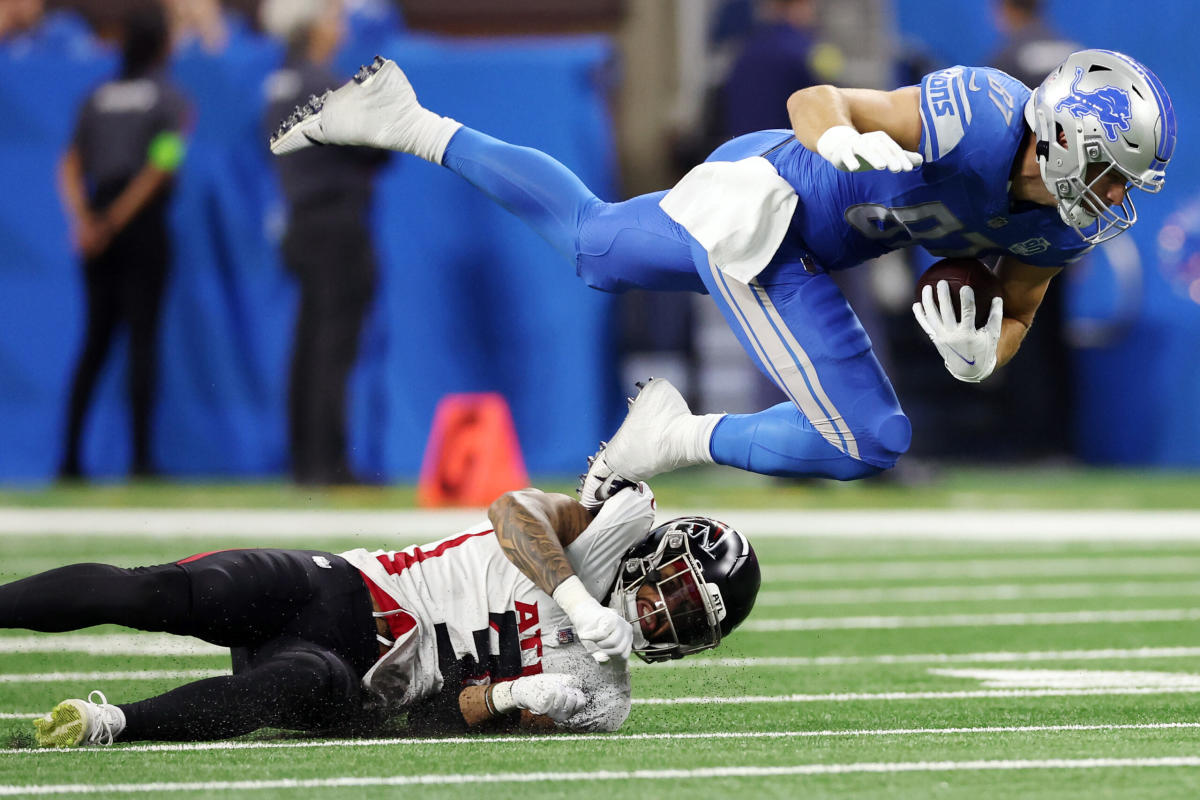 Spirit of Detroit dons Lions jersey