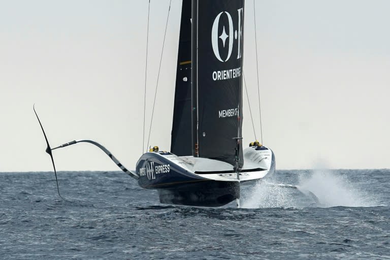 Le voilier du projet français Orient Express Racing Team pour la Coupe de l'America participe à un entraînement, au large de Barcelone, le 11 juin 2024 (MANAURE QUINTERO)