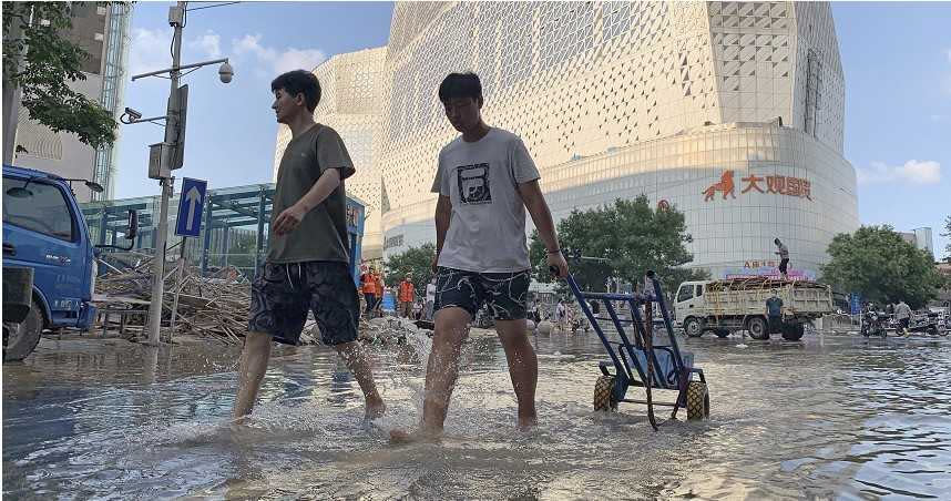 河南日前遭遇災難性暴雨。（圖／達志／美聯社）