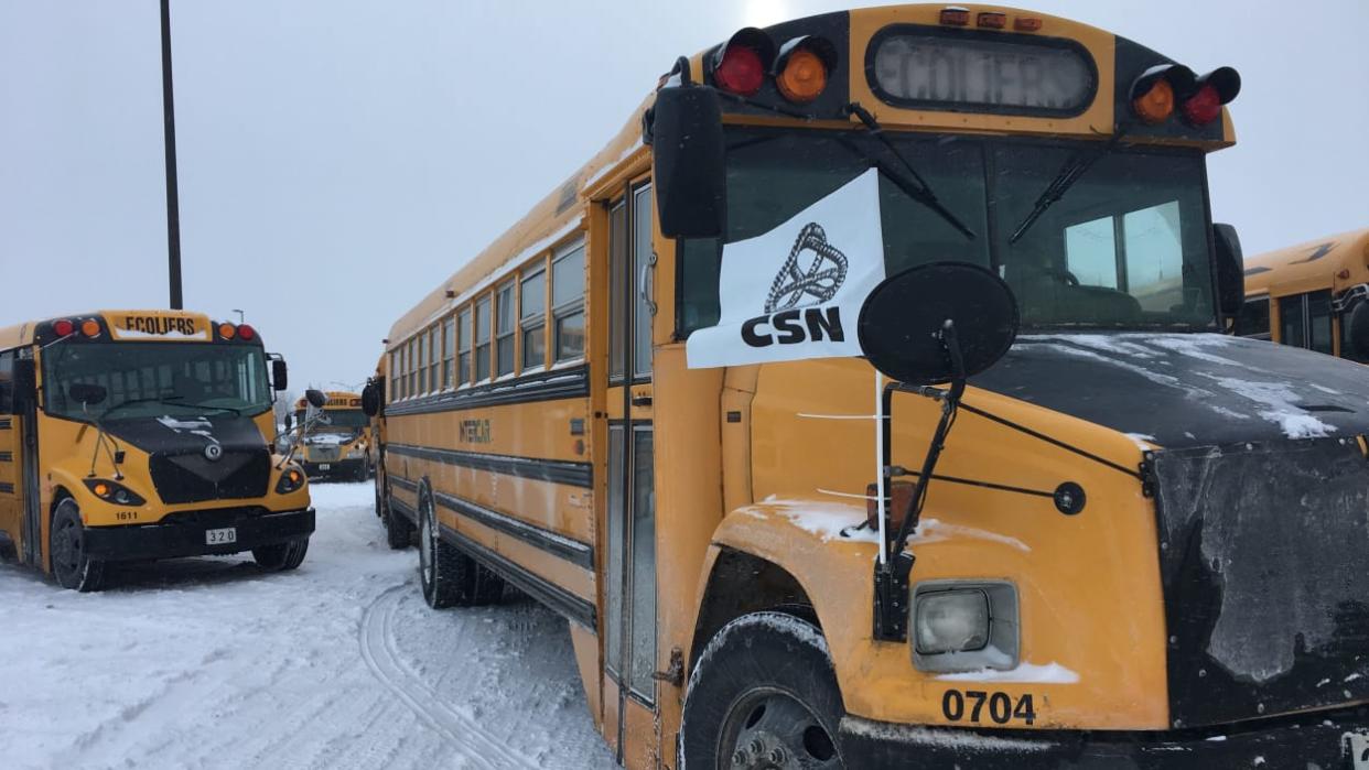 Bus drivers have signed a new agreement with their employer, Autobus Transco. (Rémi Tremblay/Radio-Canada - image credit)