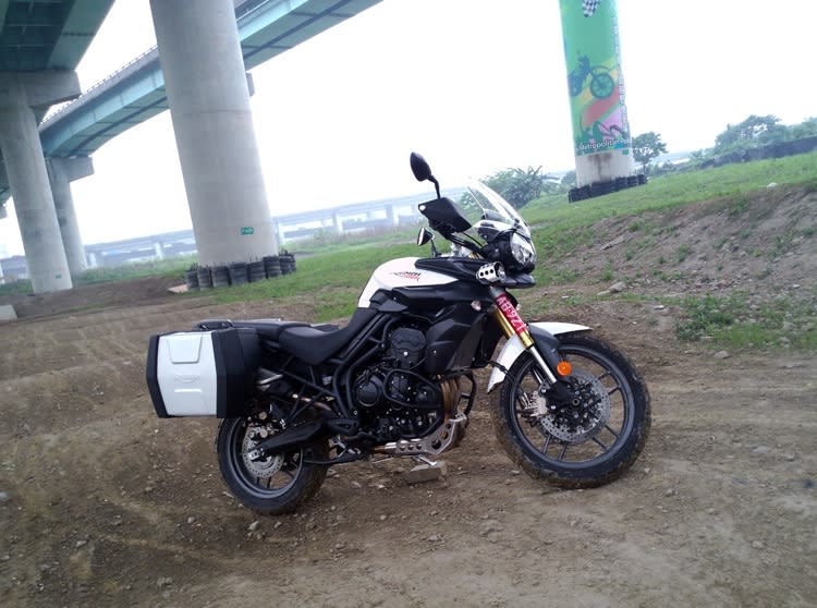 【AOL影音企劃】TRIUMPH TIGER 800