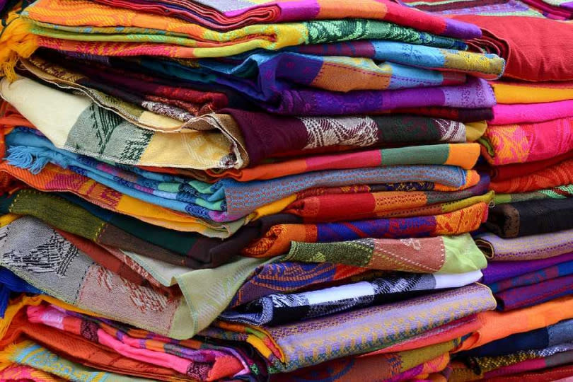 女子在整理民眾捐贈的二手衣物時，發現大筆現鈔和文件，清算過後高達4萬2千美元。（圖／取自Pixabay）