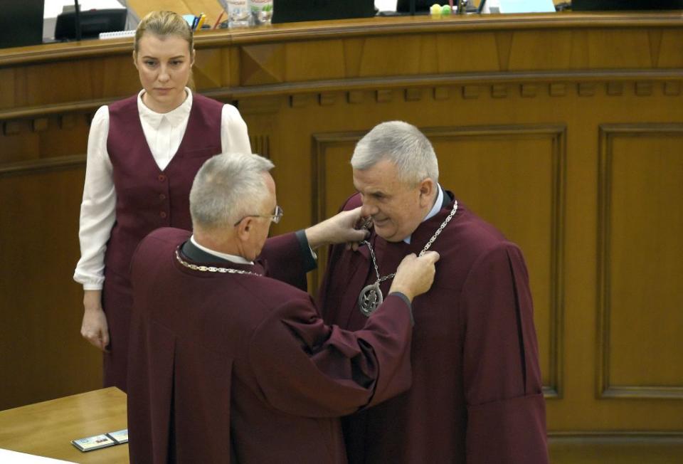 The CCU's Acting Chief Justice Serhiy Holovaty hands Judge Oleksandr Petryshyn a badge during the swearing-in ceremony at a special plenary session of the CCU in, Kyiv, Ukraine, in September 2022. (Kaniuka Ruslan/Ukrinform/Future Publishing via Getty Images)