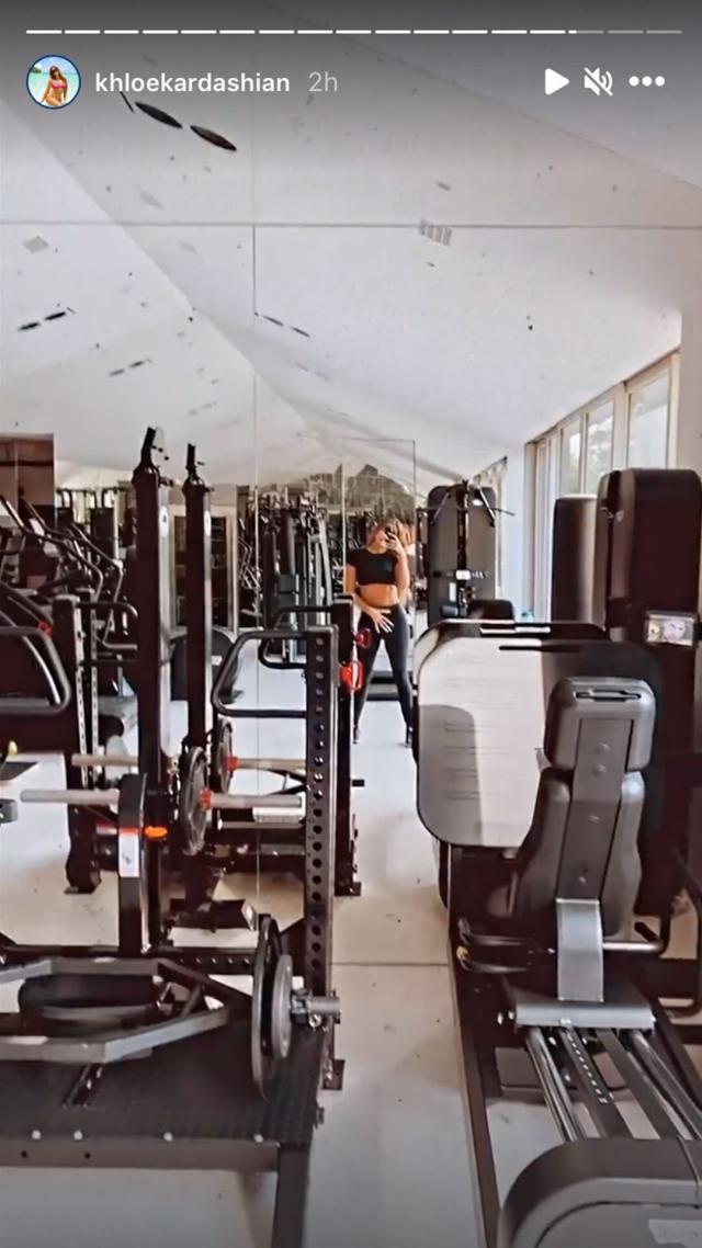 Khloe Kardashian sports e a knee brace during yet another gym session