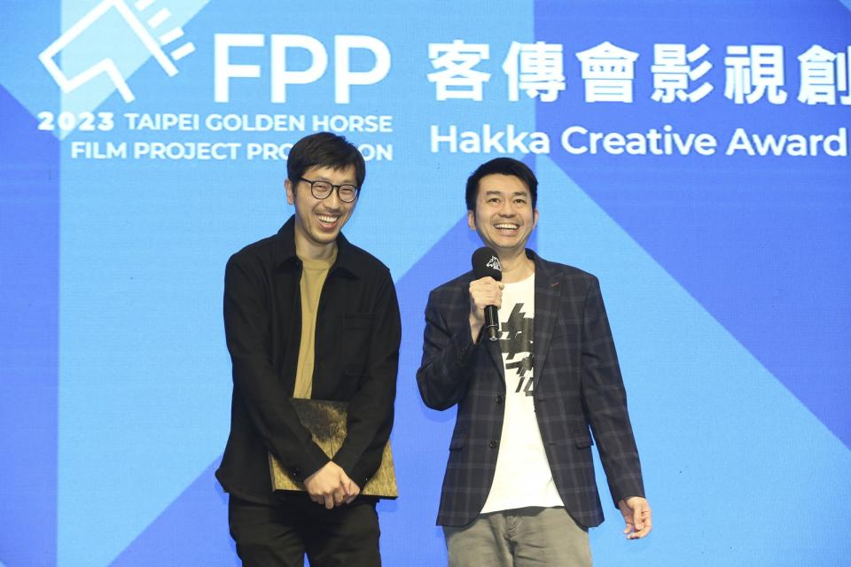 移居到英國的香港導演伍嘉良（左）與編劇曾俊榮（右），以拿描繪英國的香港移民企劃案《鬼同你移魂》，奪下客傳會影視創作獎。