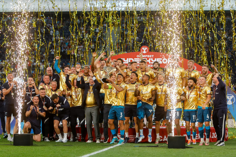 Jogadores do Zenit comemoram o título da Supercopa Russa (Foto: Mike Kireev/NurPhoto via Getty Images)