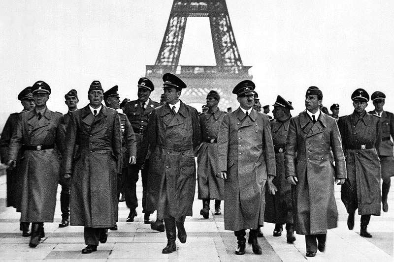 1940年6月23日，納粹德國領導人希特勒（Adolf Hitler）巡視被德軍攻佔的法國首都巴黎（Bundesarchiv, Bild 183-H28708@Wikipedia /  / CC BY-SA 3.0 DE）