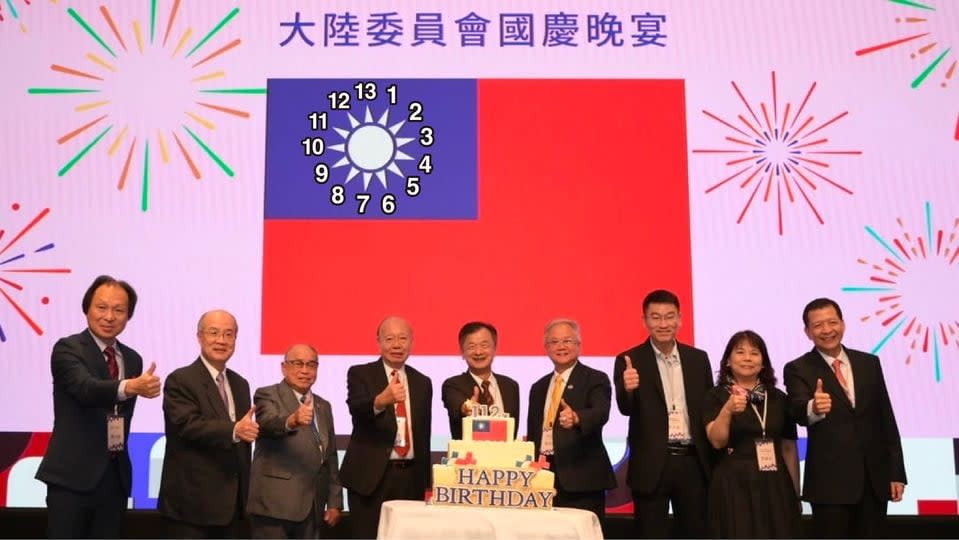 台北市議員游淑慧表示，陸委會國慶酒會背板上的國旗圖案出包。翻攝游淑慧臉書