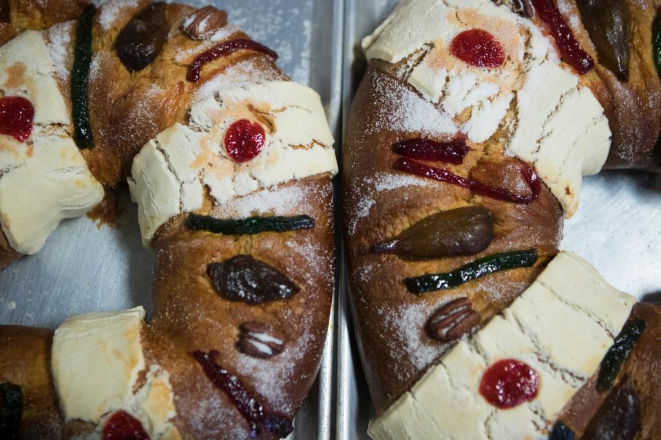 A traditional Rosca de Reyes, or Kings' Cake is seen at Pasteles Rojas Bakery in Wilmington Wednesday, Dec. 29, 2021.