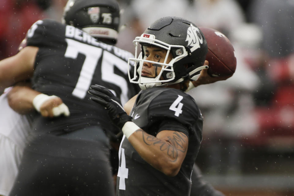 Washington State quarterback Jayden de Laura throws a pass during the first half of an NCAA college football game against Southern California, Saturday, Sept. 18, 2021, in Pullman, Wash. (AP Photo/Young Kwak)