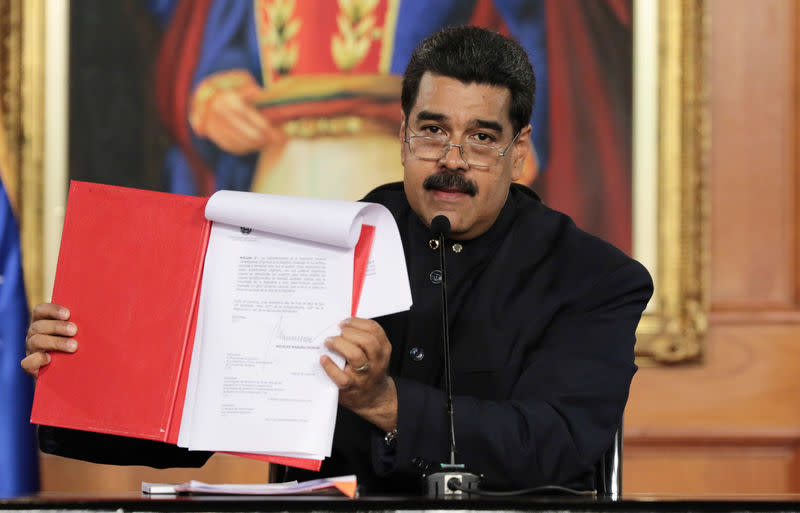 Le président du Venezuela, Nicolas Maduro, a annoncé lundi la tenue d'élections pour désigner une nouvelle Assemblée nationale "constituante". /Photo prise le 1er mai 2017/REUTERS/Miraflores Palace