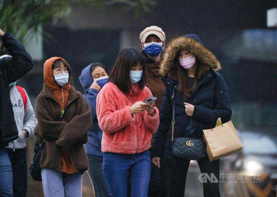 氣象局預報，30日起可能有大陸冷氣團南下，12月4日另一波報到，12月2日北台灣平地可能降至攝氏10度。（中央社檔案照）