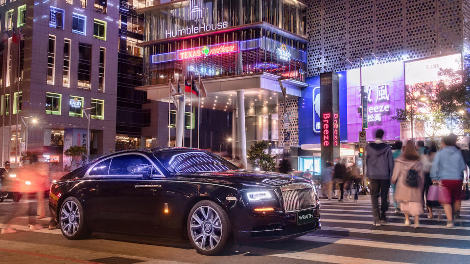 Rolls-Royce 不夠年輕？ Wraith 夜衝台北給你看