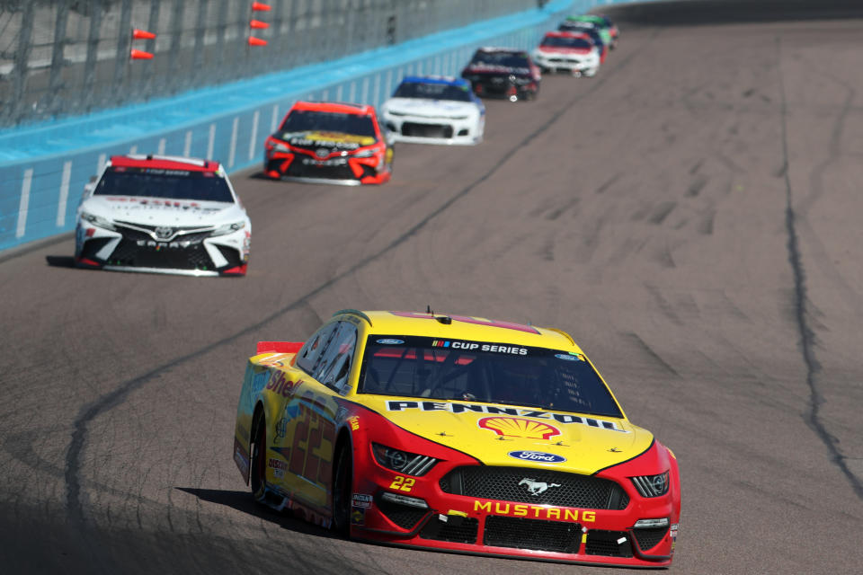 AVONDALE, ARIZONA - MARCH 08: Joey Logano, driver of the #22 Shell Pennzoil Ford, leads a pack of cars during the NASCAR Cup Series FanShield 500 at Phoenix Raceway on March 08, 2020 in Avondale, Arizona. (Photo by Chris Graythen/Getty Images)