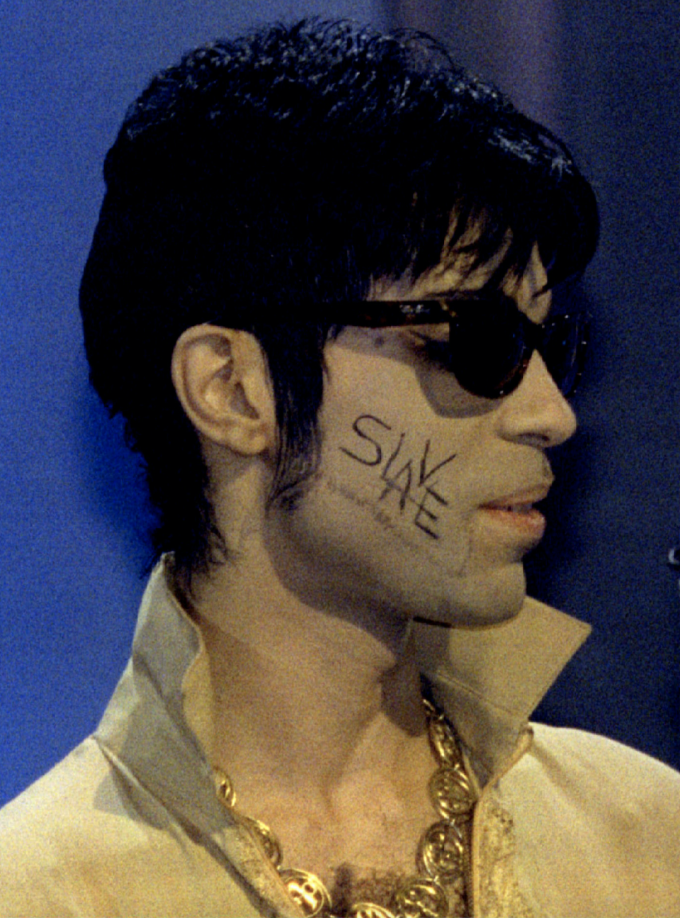 The man formerly known as Prince, with the word "Slave' written on his cheek, appears at the Brit Awards, the most prestigious event in UK pop music February 20, 1995. (Photo: Reuters)