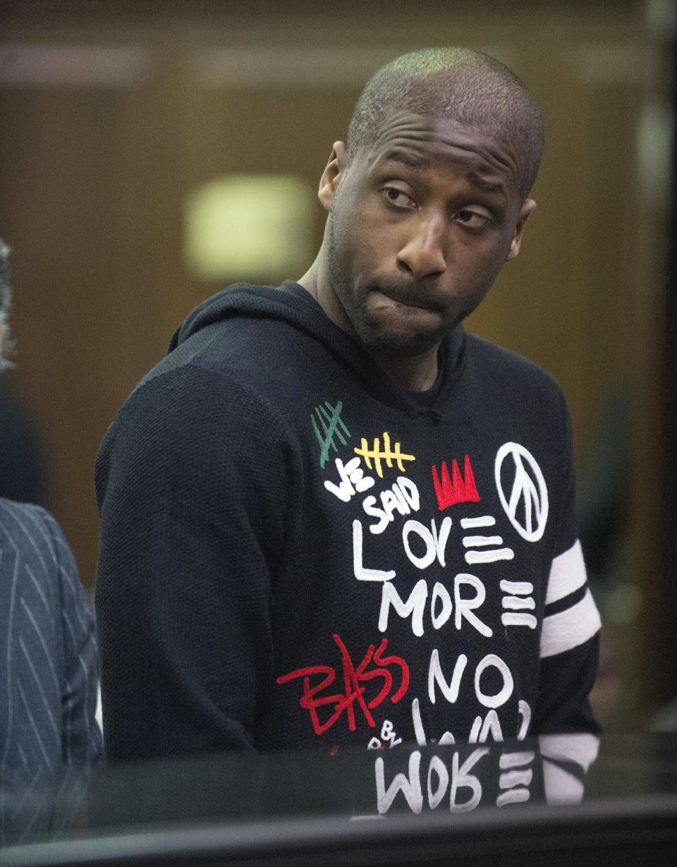 Raymond Felton appears in criminal court Tuesday, Feb. 25, 2014, in New York. Felton was arrested Tuesday on weapons charges after a lawyer for Felton's wife turned in a loaded gun allegedly belonging to the basketball star, saying she didn't want it in her home, police said. (AP Photo/New York Post, Steven Hirsch, Pool)