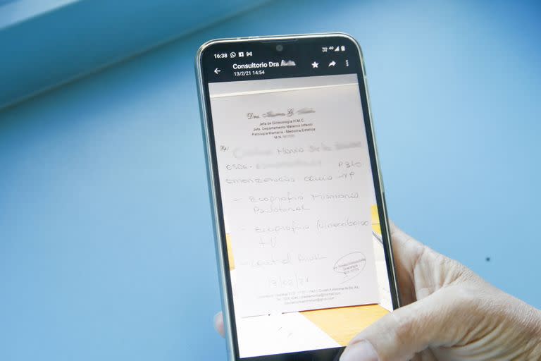 La decisión del Ministerio de Salud de la Nación de derogar el decreto que habilitaba el uso de las fotos de las recetas enviadas por WhatsApp o correo electrónico abrió un mar de interrogantes