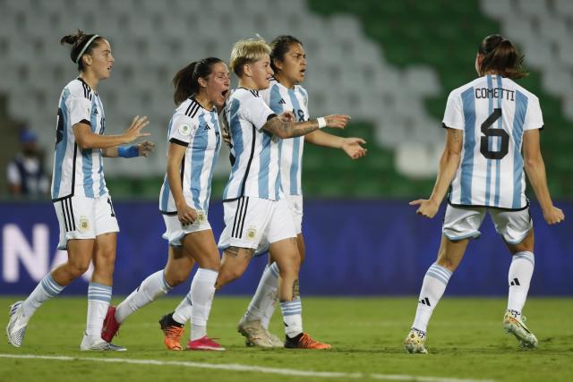 Copa América Femenina  Argentina goleó a Uruguay en el Grupo B