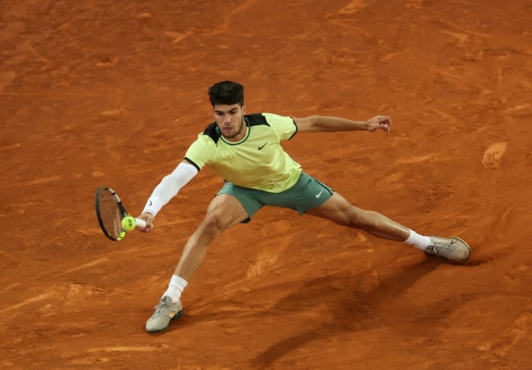 Spain's Carlos Alcaraz struggled with a right forearm injury at the Madrid Open (PIERRE-PHILIPPE MARCOU)