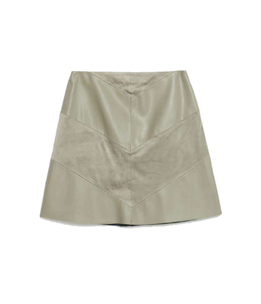 <p>$40, <a rel="nofollow noopener" href="http://www.zara.com/us/en/woman/skirts/view-all/contrast-mini-skirt-c733908p3648532.html" target="_blank" data-ylk="slk:zara.com;elm:context_link;itc:0;sec:content-canvas" class="link ">zara.com</a> </p>