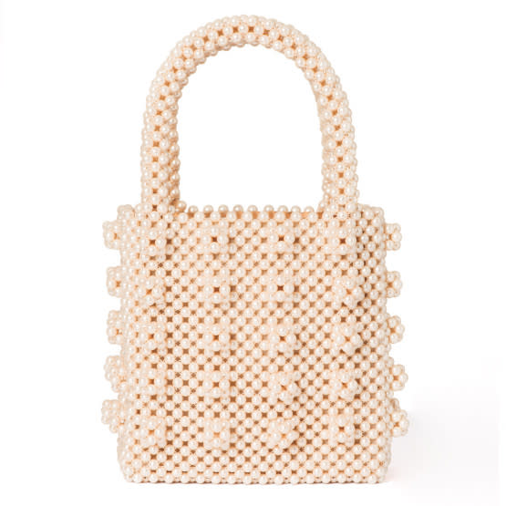 <p>Das als „Antonia Bag“ bekannte Mini-Must-have bietet alles, was das Fashion-Herz begehrt und stammt vom Kunstfell-Label Shrimps. Shrimps, 505 Euro. </p>