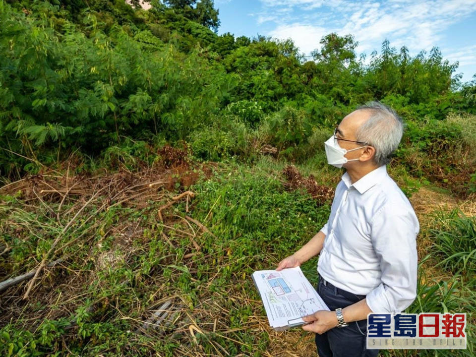 運房局副局長蘇偉文早前往長洲實地視察物色選址。FB圖片