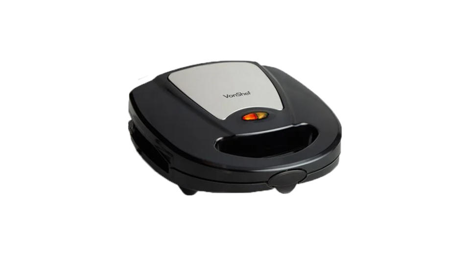 The non-stick plates on this VonHaus sandwich maker provide enough space for two waffles, two large sandwiches or a medium sized panini.