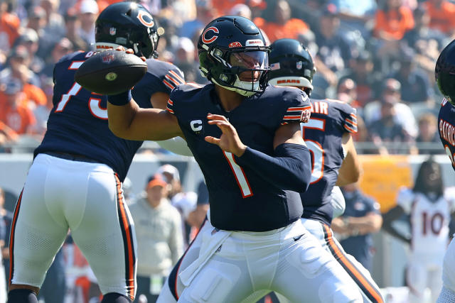 Twitter reacts to Bears QB Justin Fields' perfect first half vs