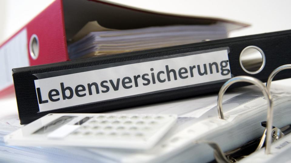 Wer eine Lebensversicherung abschließt, muss mit einer geringen Verzinsung rechnen. Sie liegt derzeit bei 2,74 Prozent.