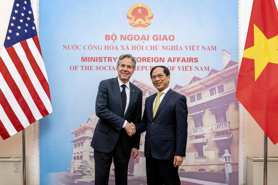 U.S. Secretary of State Antony Blinken, left, and Vietnam's Foreign Minister Bui Thanh Son pose for photographs as they meet at the Government Guest House in Hanoi, Vietnam, Saturday, April 15, 2023. (AP Photo/Andrew Harnik, Pool)