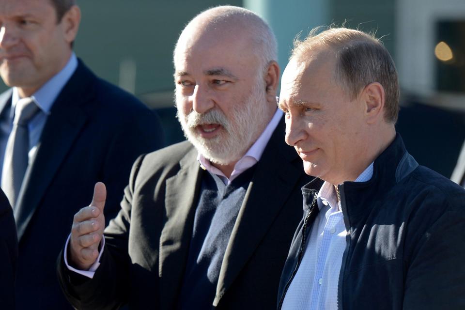 Russian President Vladimir Putin (R) speaks with Skolkovo Foundation President Viktor Vekselberg in 2014. (Getty)