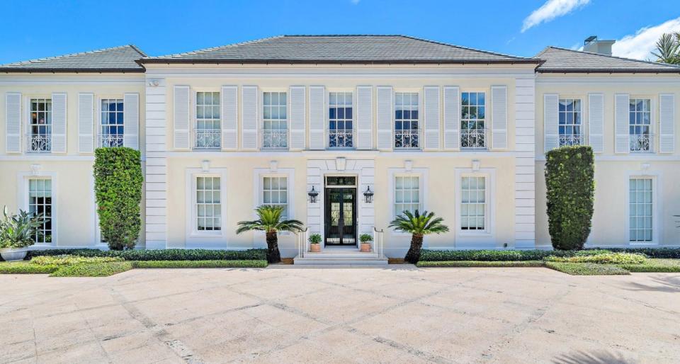 With stately architecture and an expansive motor court, this house at 120 Via Del Lago in the Estate section of Palm Beach was owned for years by the late Harold Byron Smith Jr. His estate just sold it for $29.25 million, the price recorded with the deed.