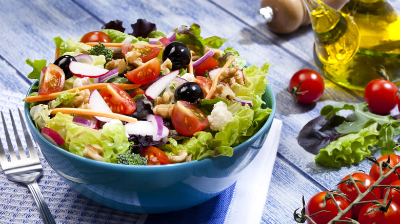 Salad with tomatoes and olives