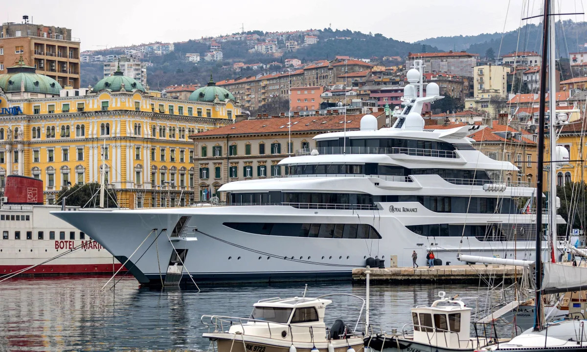 Le superyacht de 200 millions de dollars d’Oligar sera vendu aux enchères au profit de l’Ukraine