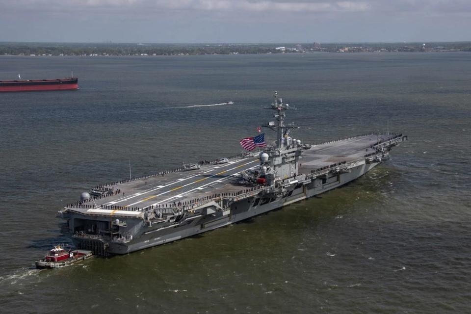 The Nimitz-class aircraft carrier USS George Washington