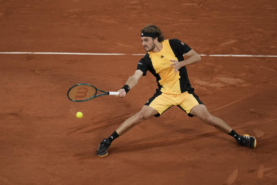 Greece's Stefanos Tsitsipas plays a shot against Spain's Carlos Alcaraz during their quarterfinal match of the French Open tennis tournament at the Roland Garros stadium in Paris, Tuesday, June 4, 2024. (AP Photo/Christophe Ena)