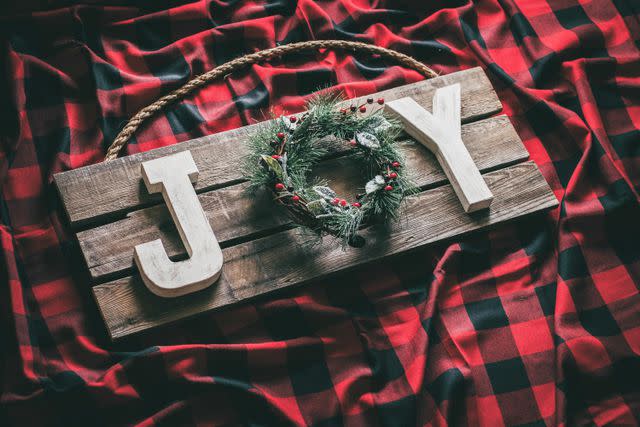 <p><a href="https://www.sixcleversisters.com/diy-rustic-christmas-joy-sign-using-pallet-wood/" data-component="link" data-source="inlineLink" data-type="externalLink" data-ordinal="1">Six Clever Sisters</a></p>