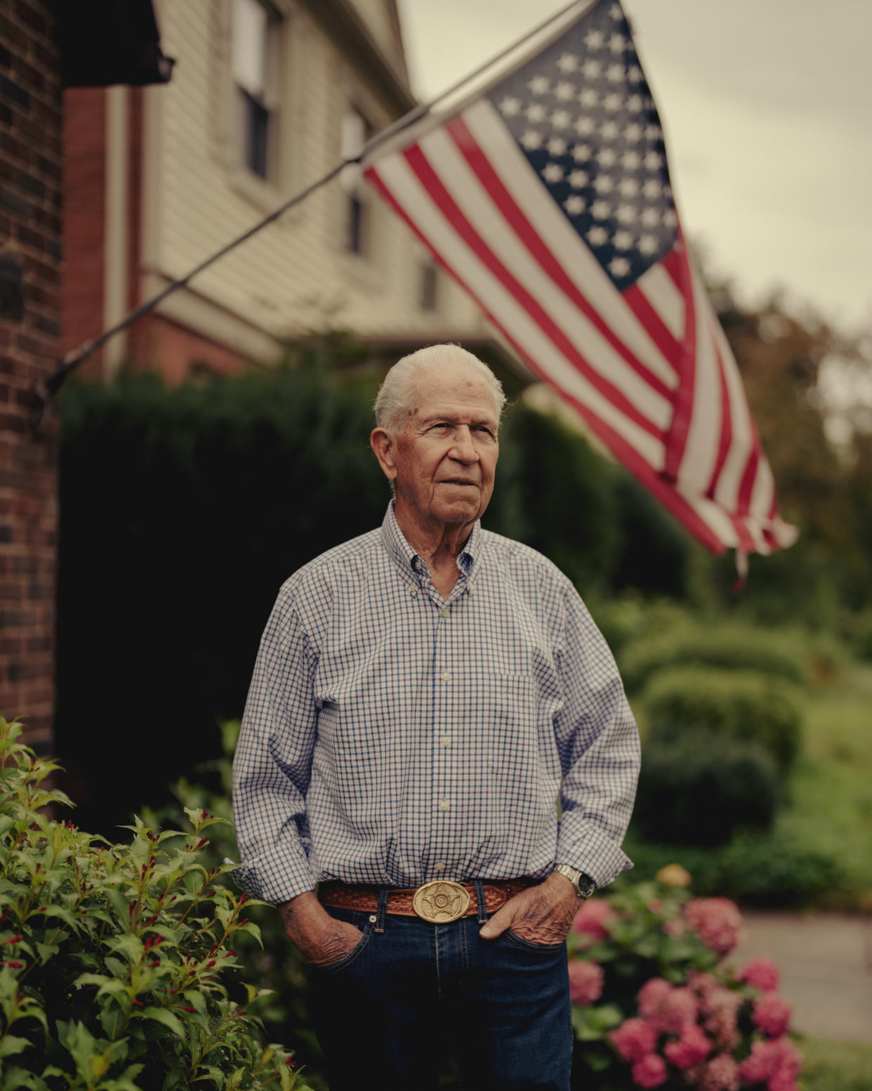 Paul Landis, uno de los agentes del Servicio Secreto que estaban a solo unos metros de John F. Kennedy cuando fue asesinado, frente a su hogar en Cleveland el 7 de agosto de 2023. (Amir Hamja/The New York Times)