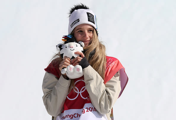 Ein deutscher Tag war geplant. Vorerst aber Big Air im Snowboard: Anna Gassner aus Österreich schnappte sich Gold.