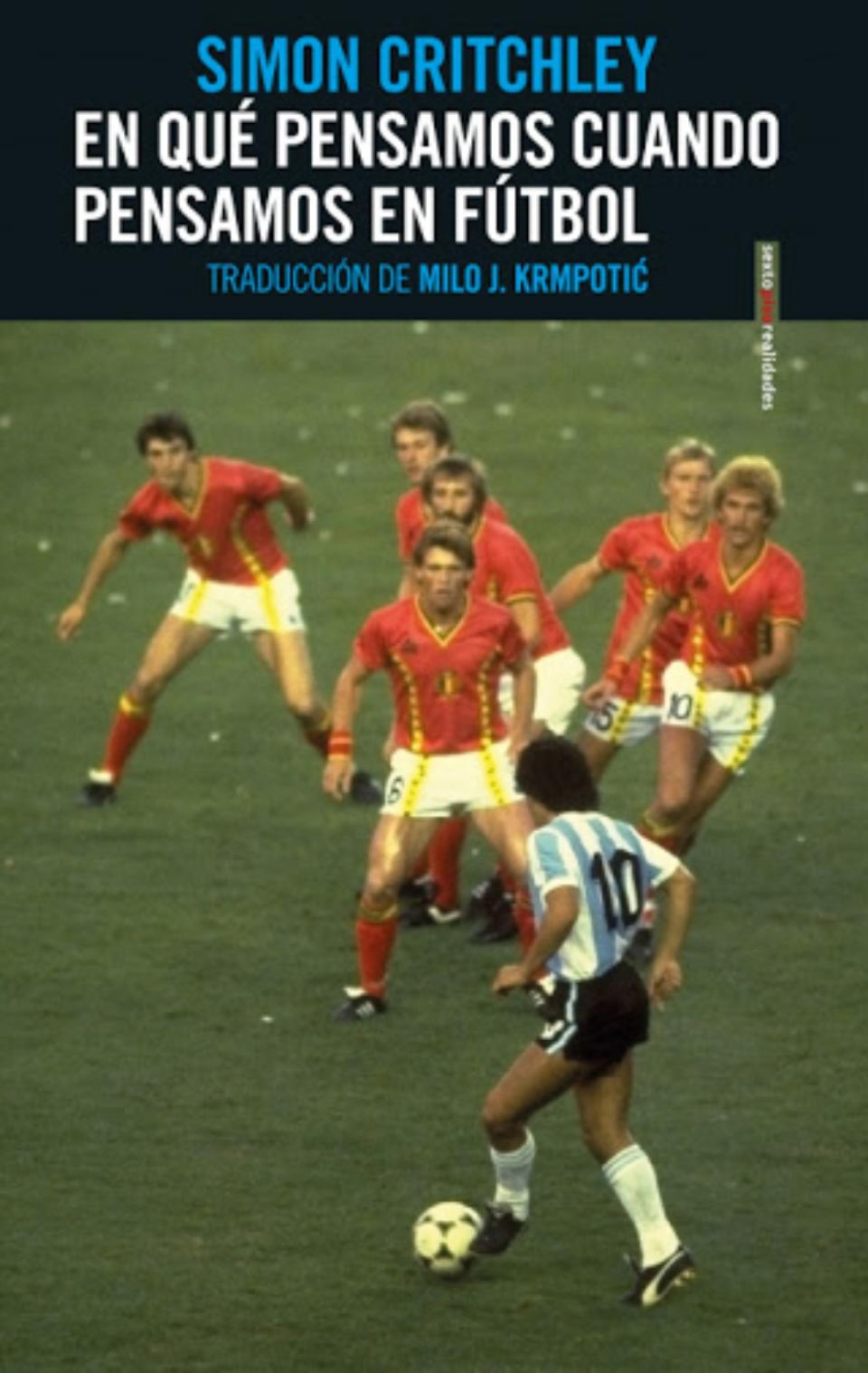 Por último, puedes sobrellevar la cuarentena leyendo ‘En qué pensamos cuando pensamos en fútbol’, de Simon Critchley, un ensayo sobre este deporte desde un punto de vista filosófico o cultural destacando la importancia que tiene a nivel social. (Foto: Sexto Piso).