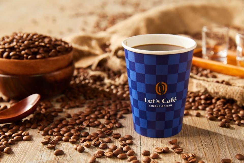 Let's Café大杯經典美式2杯55元，可以寄杯。（圖／翻攝自全家官網）