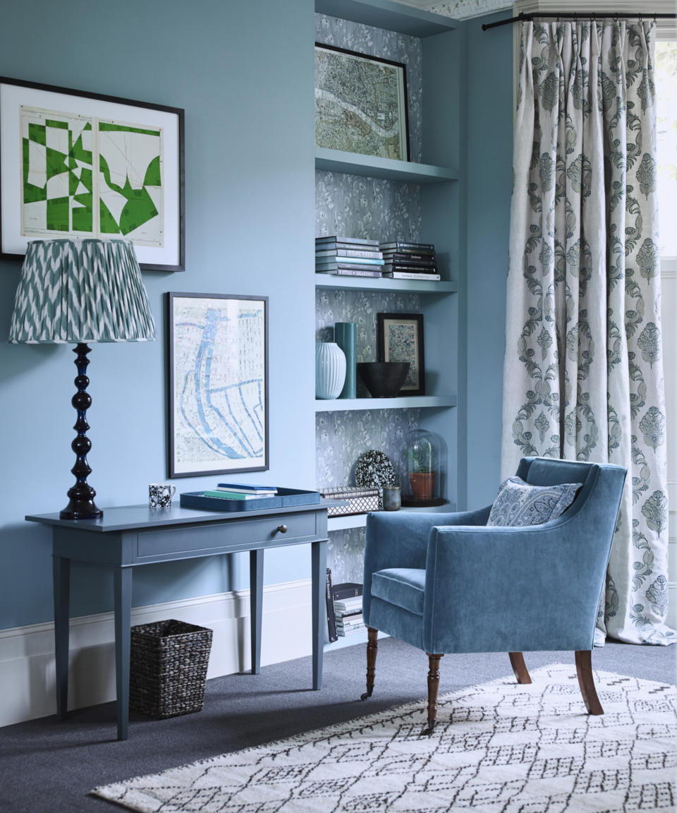 CREATE A SKY BLUE LIVING ROOM SCHEME