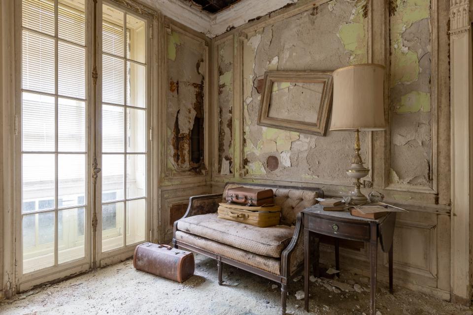 A deteriorated room in Lynnewood Hall as of 2019.